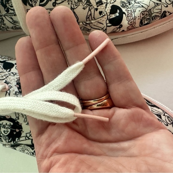 Keds *Rare* Betty & Veronica Themed Tennis Shoes - Black & White w/Pink Size 8.5 - Picture 9 of 10